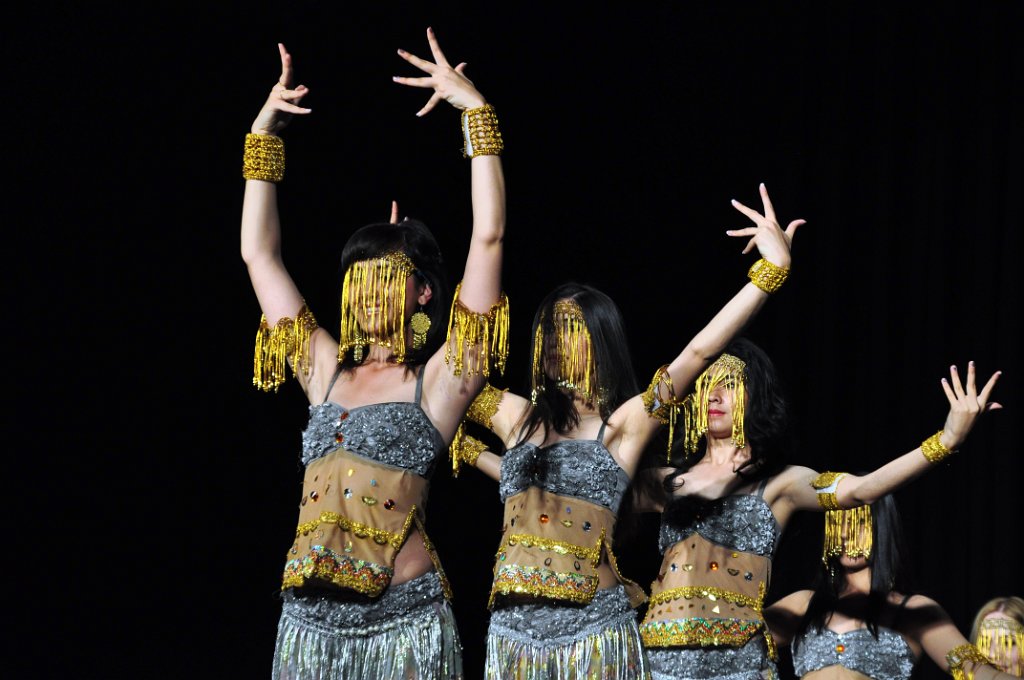 53 Samarcanda - danzatrici in costume.JPG